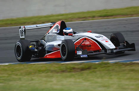 Johan Jokinen i sin Formel Renault 2.0 i Oschersleben.